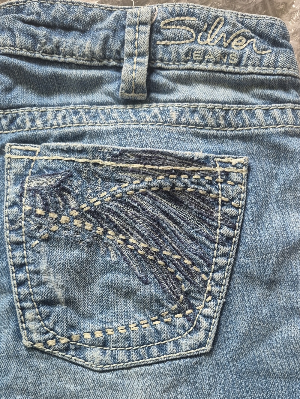 Silver Jeans Vintage Y2K Angel Wings Embroidered Low Rise Flare Jeans 31/33"
